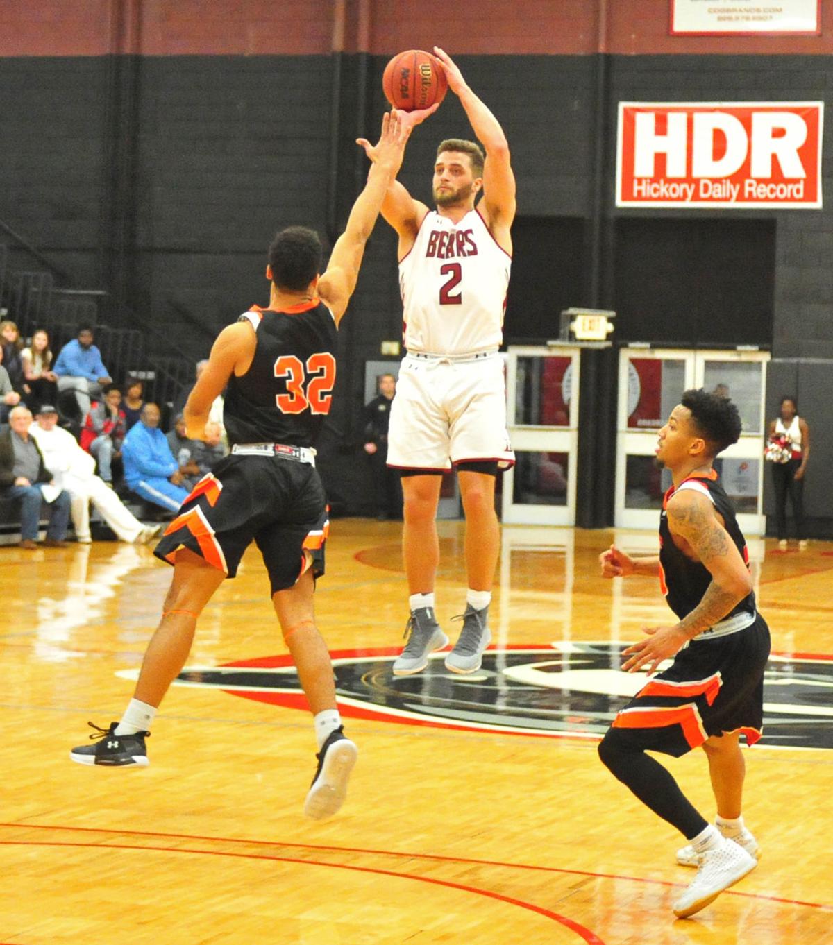 College Hoops Bears Rally From 10 Point Deficit To Beat Tusculum