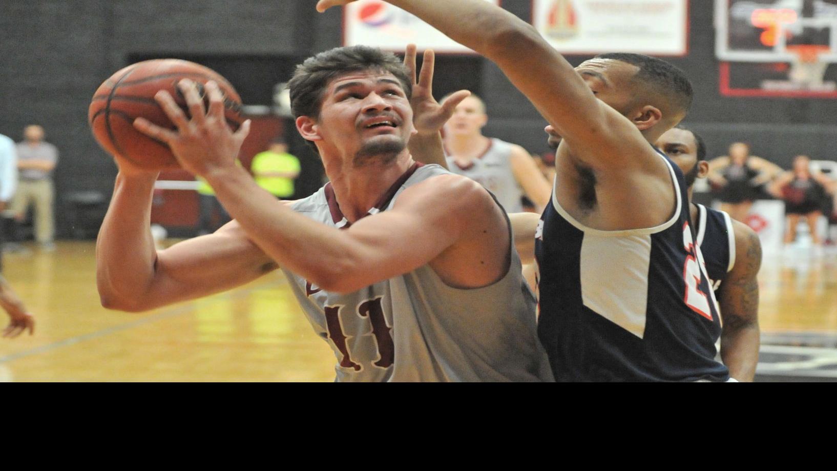 Lenoir Rhyne Men S Basketball Looks Toward Growth This Season