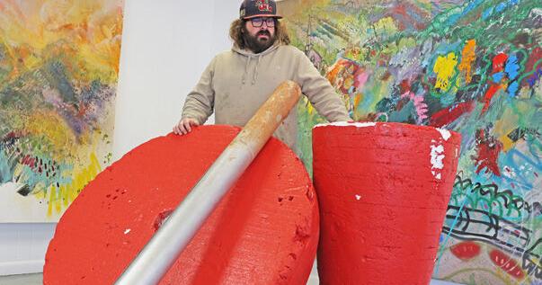 10-foot thumbtack returned to Hickory art gallery - Vimarsana News