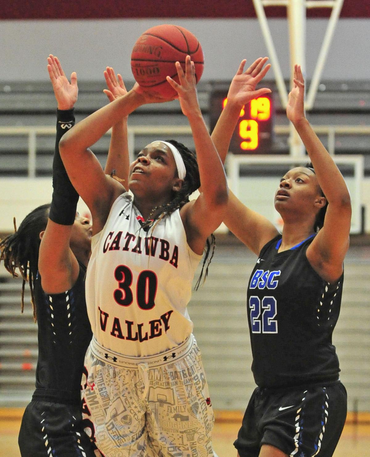 College Hoops Cvcc Women Get Late Steal And Score As England Ties Program Mark Sports Hickoryrecord Com