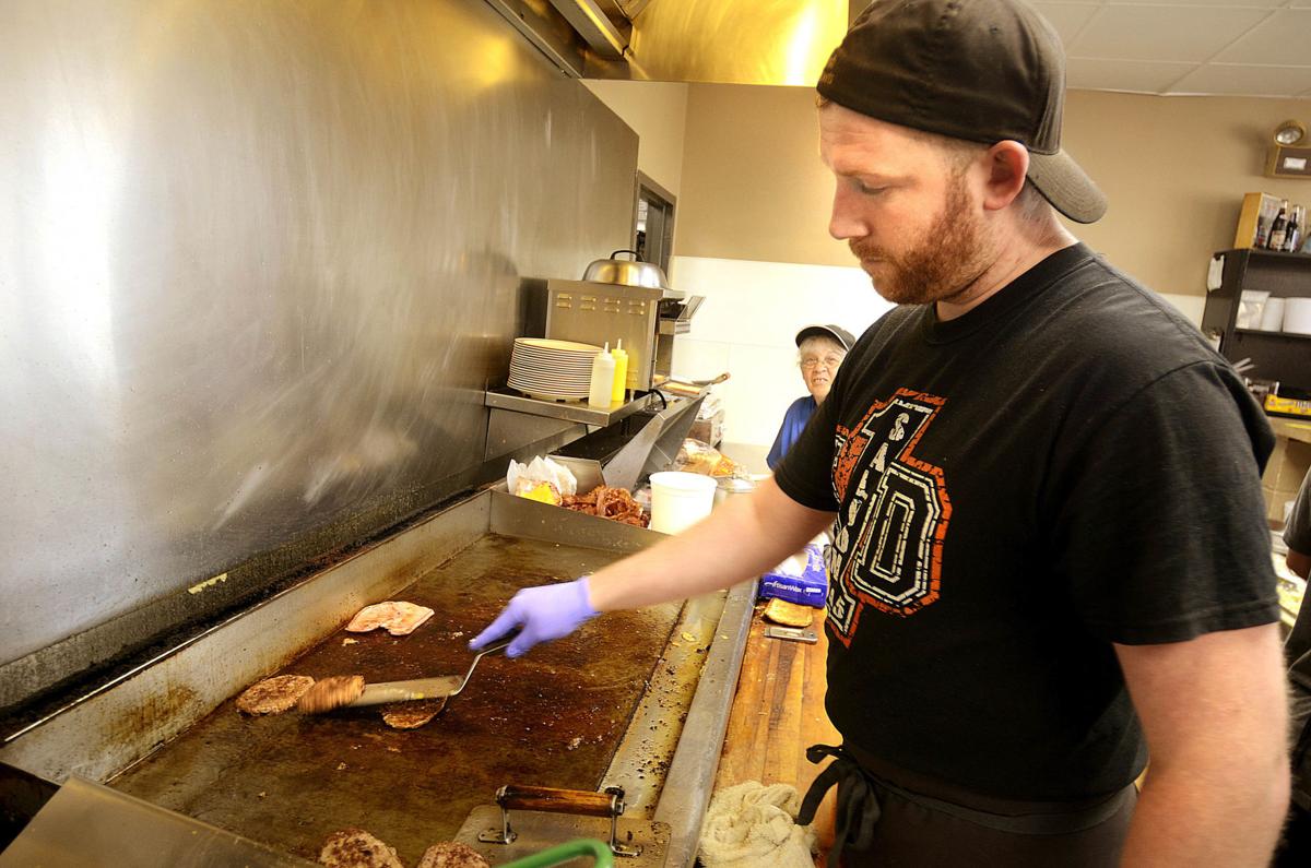 Generations still dine at Windy City Grill, 70 years later Latest