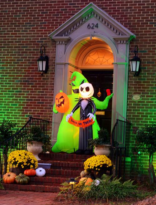 10XX20-hdr-news-halloweendecorations-p1.jpg