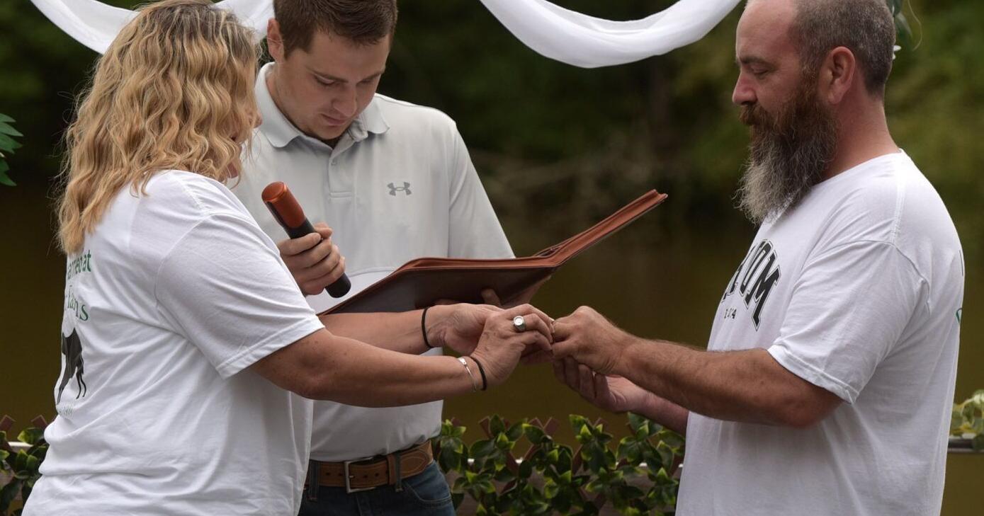 NASCAR-loving couple wed between races at North Wilkesboro - Vimarsana News