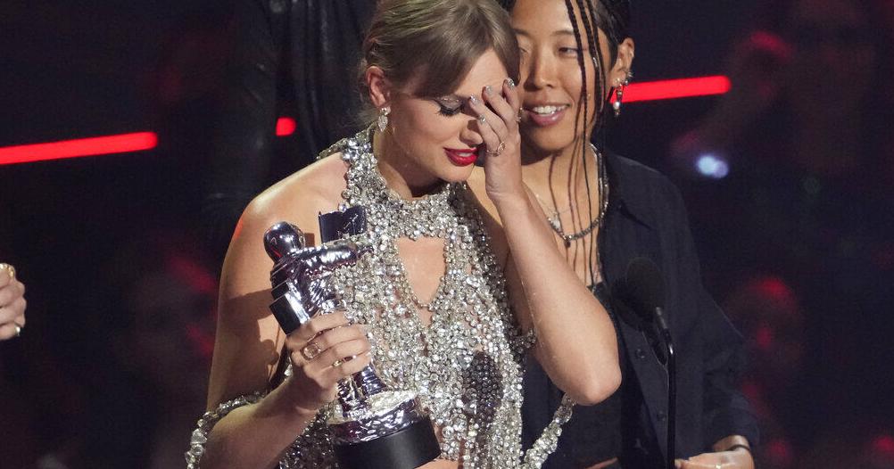 Fuel leaks force NASA to scrub launch; Washington running back shot; Taylor Swift wins top prize at MTV VMAs | Hot off the Wire podcast - Vimarsana News