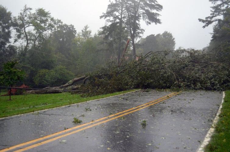 Catawba NC officials Stay home. Trees down, roads flooded