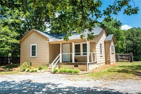2 Bedroom Home in Hickory - $99,900