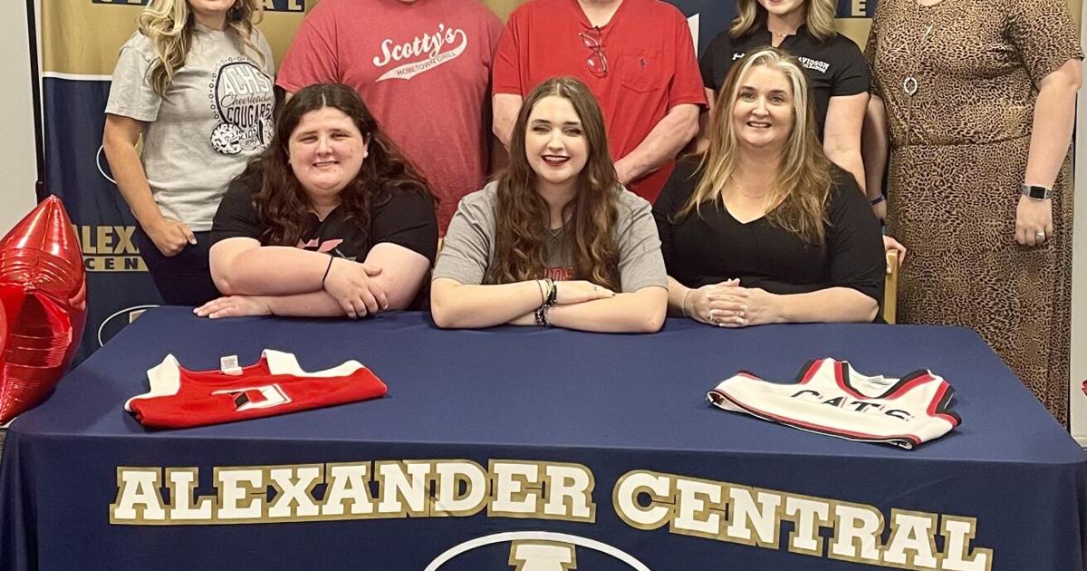 Alexander Central's Scott signs with Davidson for cheerleading