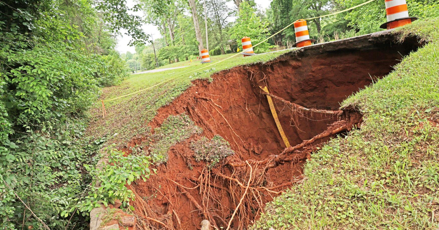 Sinkhole partially closes Maiden road - Vimarsana News
