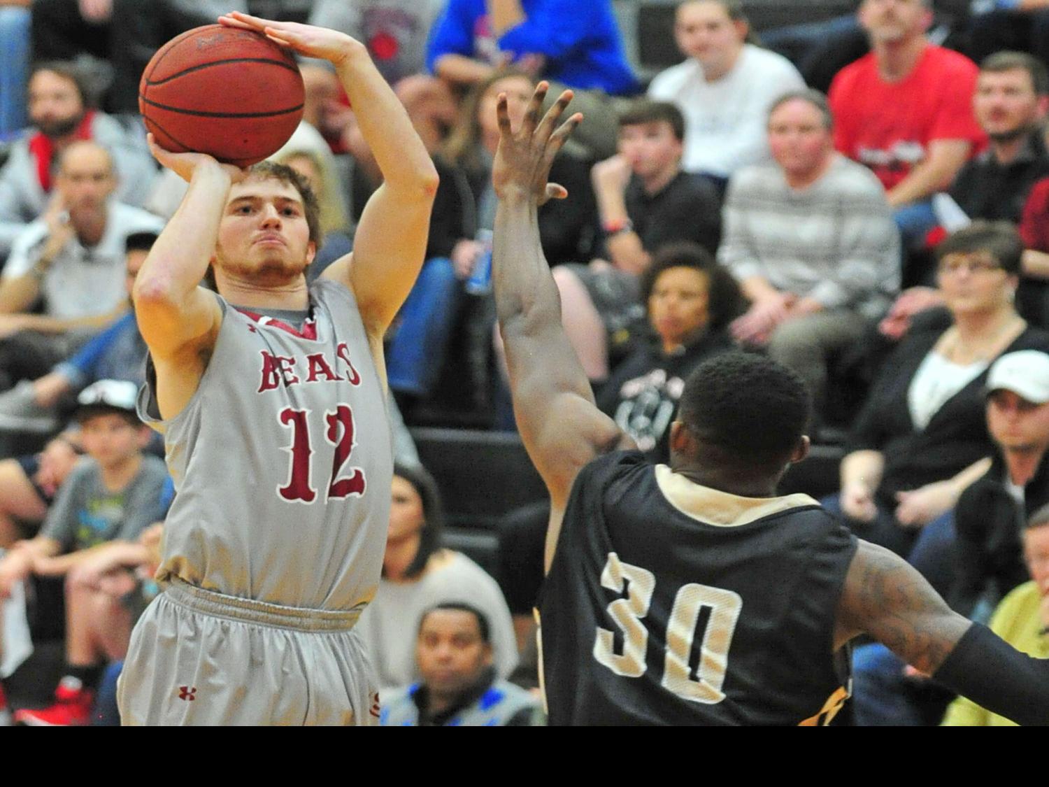 Roundup Lru Basketball Hits Road To Face Lincoln Memorial