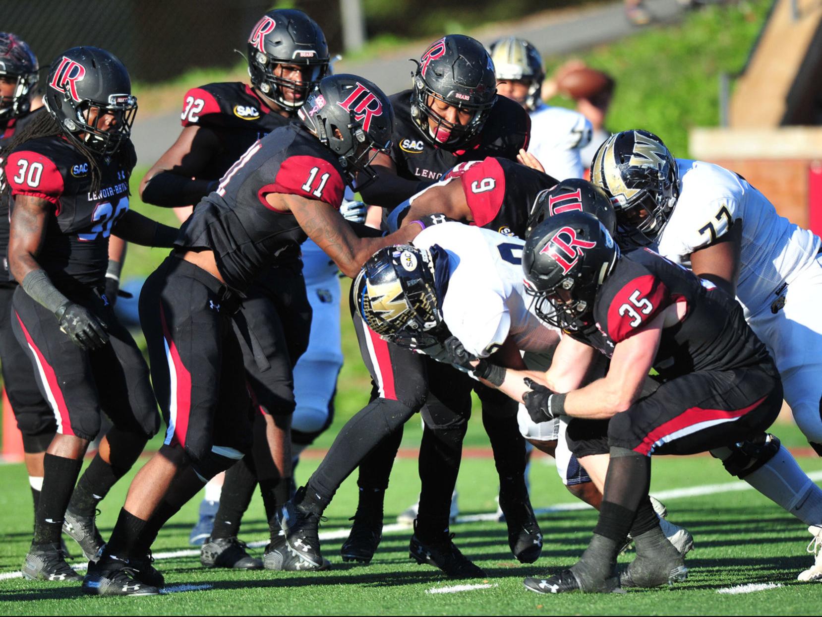 L R Defeats Bulldogs In Division Ii Showcase Game Hdr