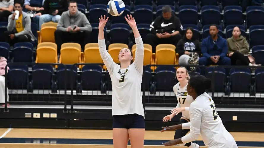 Volleyball Sweeps Western Carolina in SoCon Opener