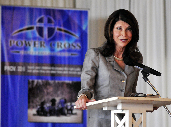 Pam Tebow visits Statesville, shares story of family's life of faith