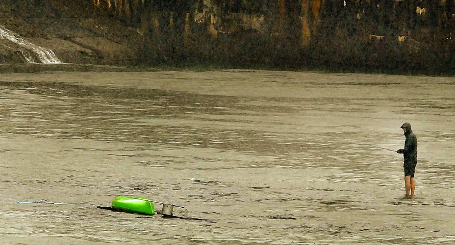 Hickory temperature unusually low during rain