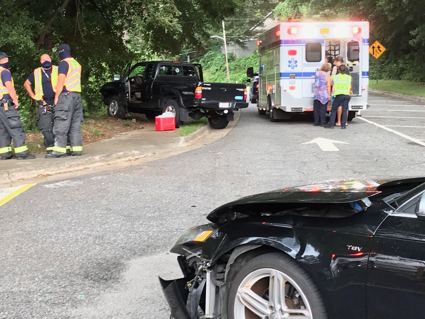 Two vehicles damaged in Hickory crash