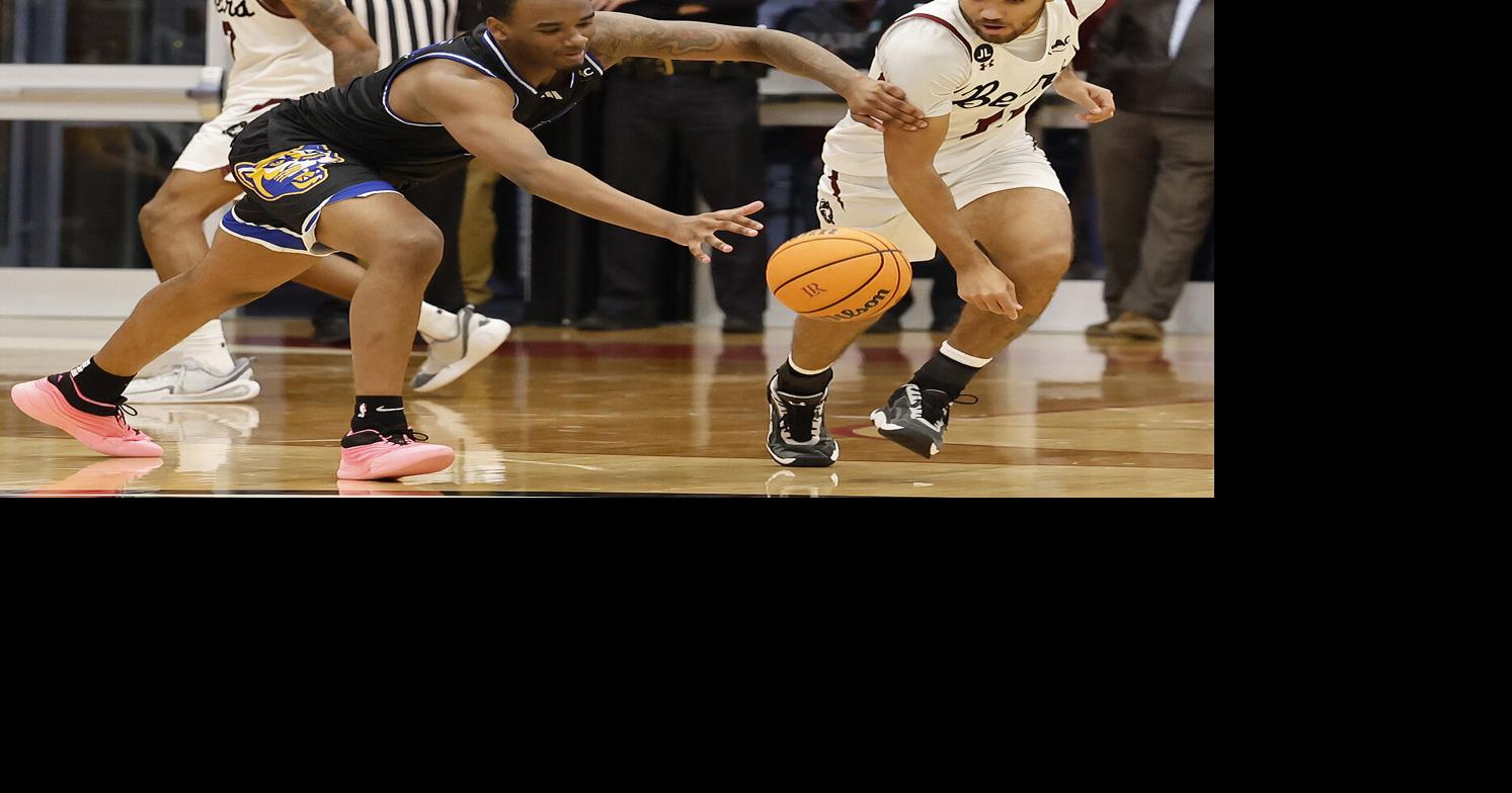 Lenoir-Rhyne basketball tops Mars Hill in Hickory, NC