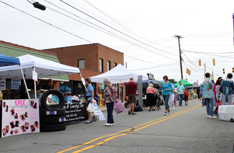 Claremont residents turn out for fall festival