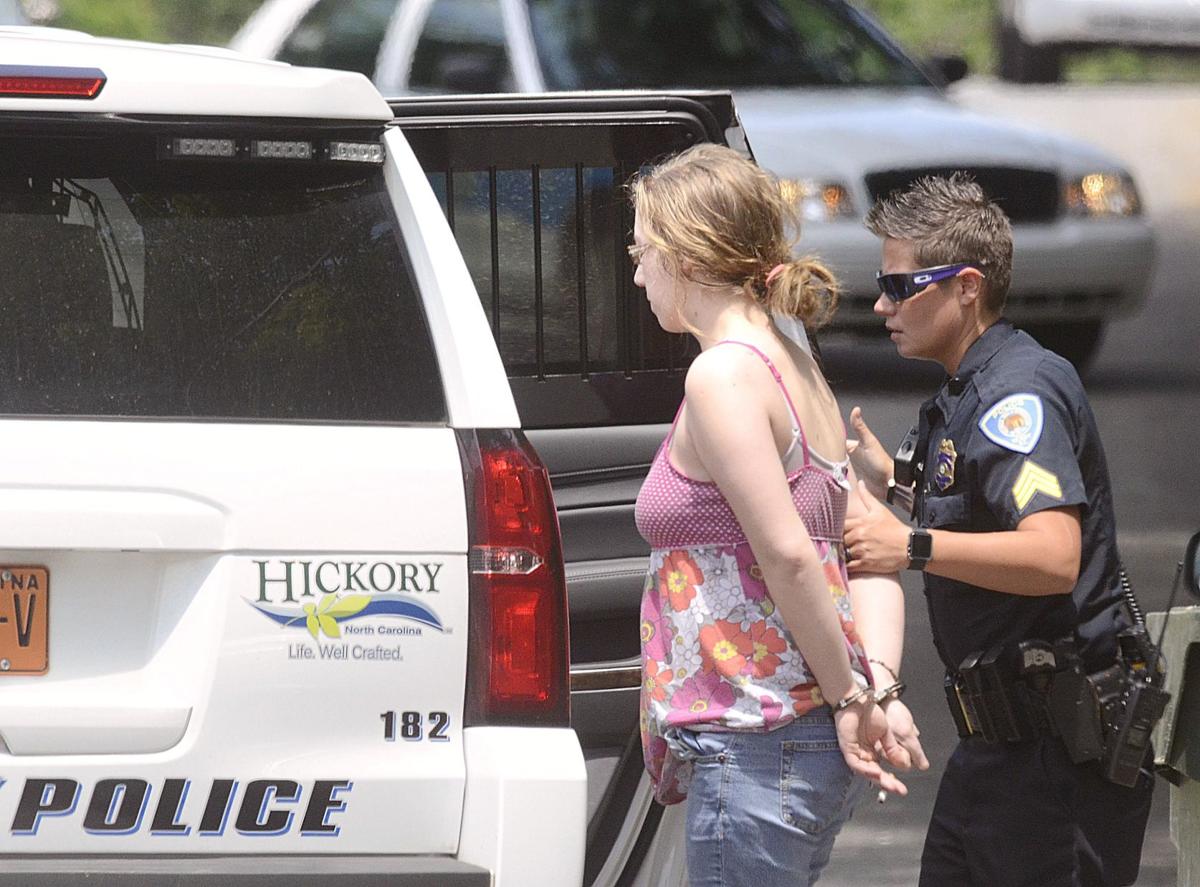 Traffic stop in Hickory leads to police standoff, 3 arrests Latest