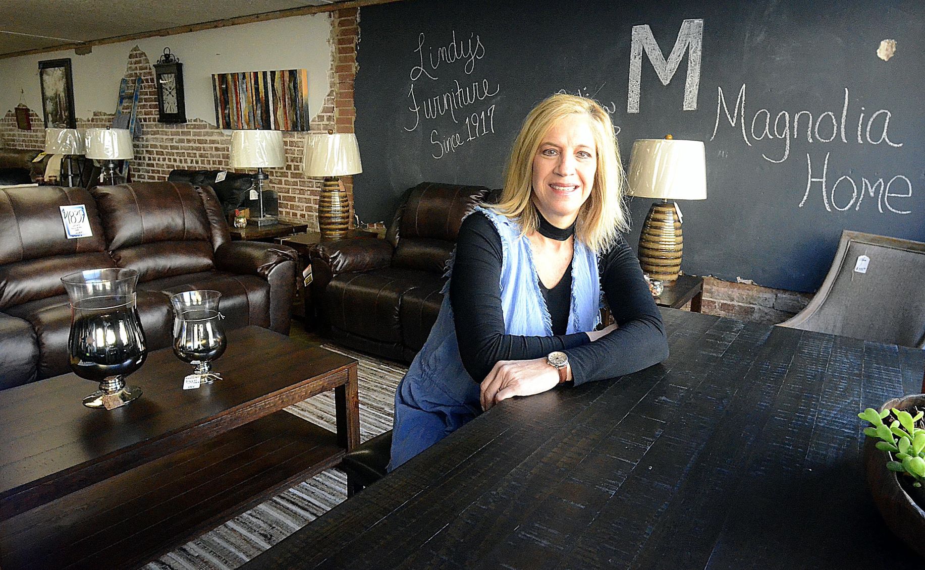 Lindy's discount sales furniture