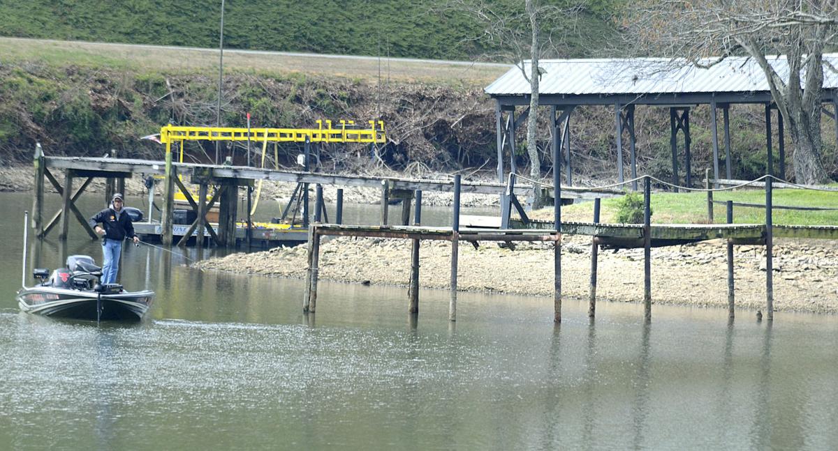 Boat bottoms hit sand as Lake Hickory levels drop | Local ...