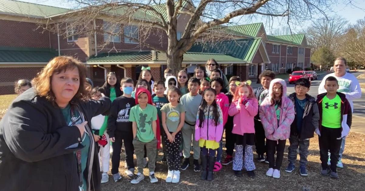 Hear Viewmont Elementary students in Hickory sing Philadelphia Eagles