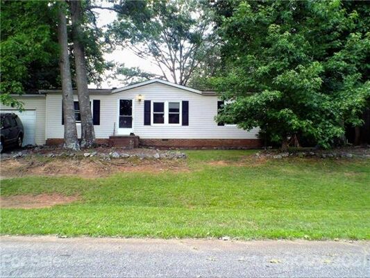 2 Bedroom Home in Newton - $99,900