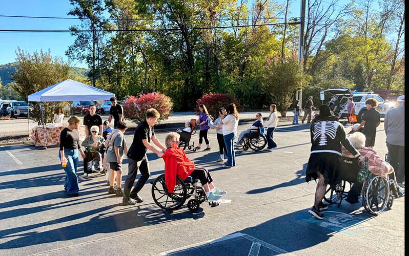 Virginia High Basketball Team Spreads Sunshine at NHC-Bristol