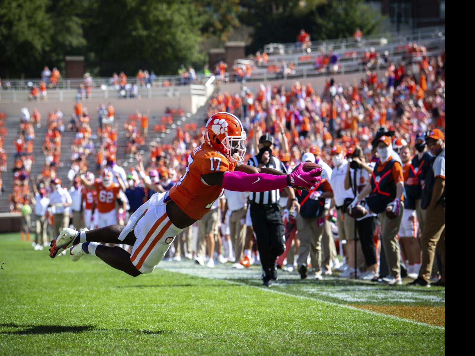 No 1 Clemson Wakes Up Late To Beat Syracuse 47 21 College Hickoryrecord Com Us clemson guys gotta stay together.