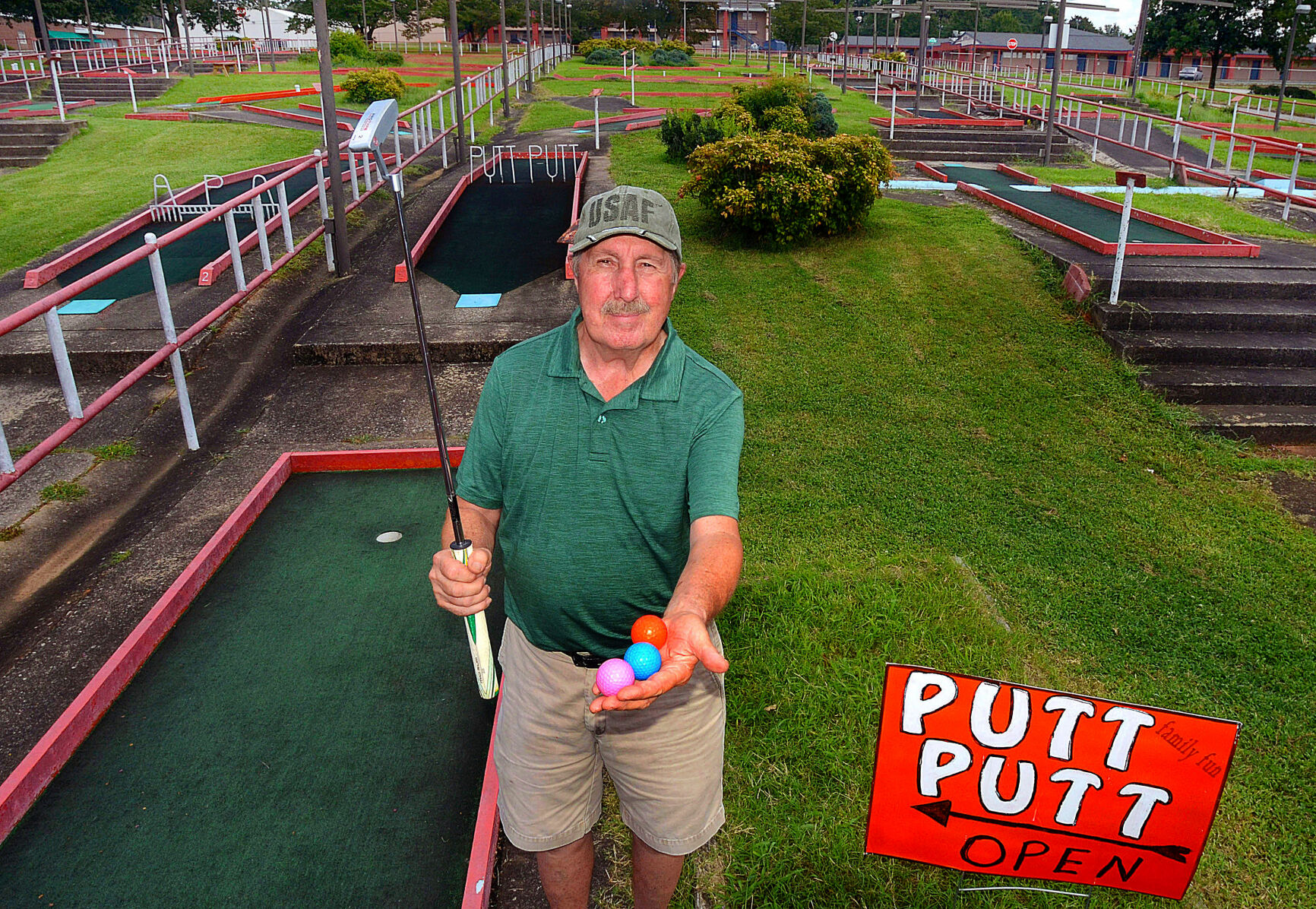 can a 3 year old play putt putt