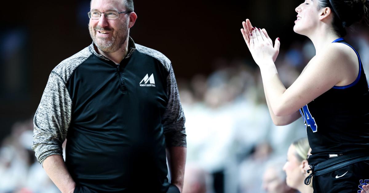 Russell Hutter Former Comets coach Hutter takes helm at UND | Sports | hillsborobanner.com