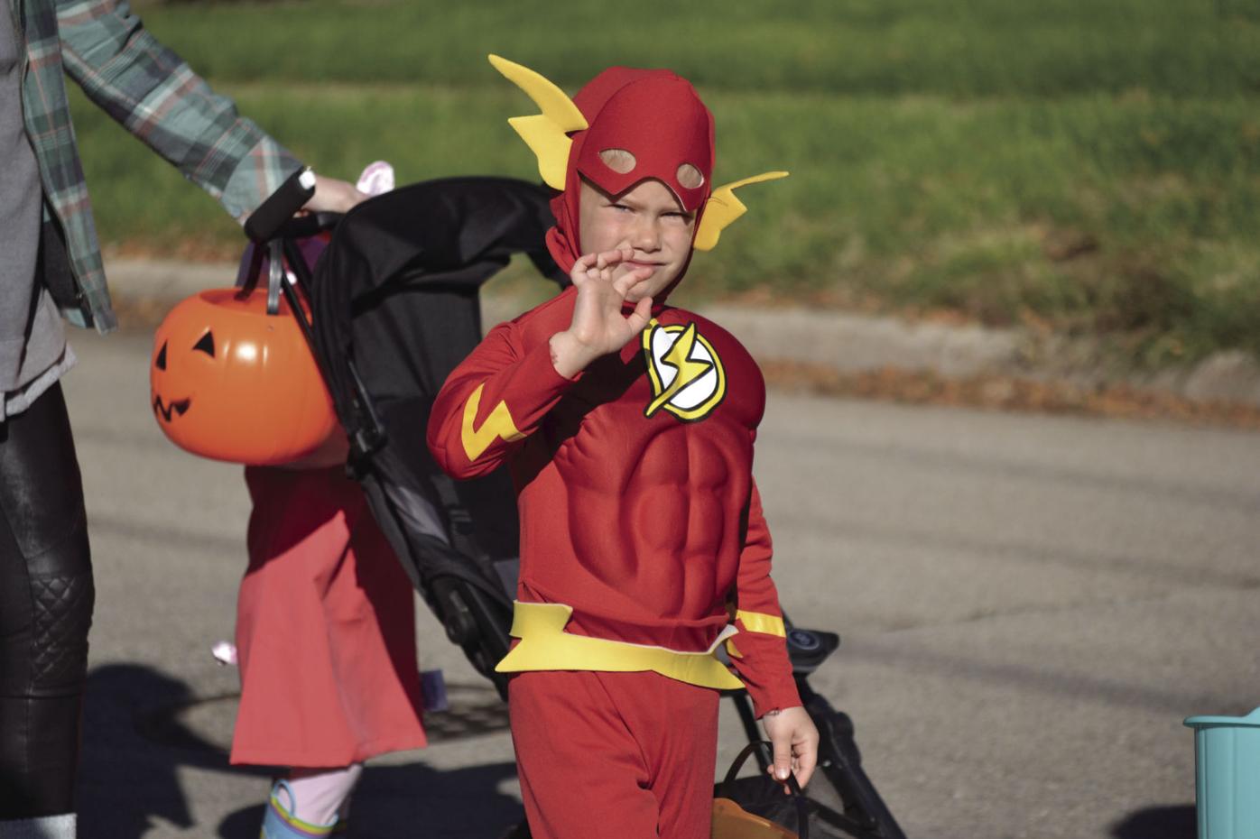 Halloween Parade and Trail 14.jpg