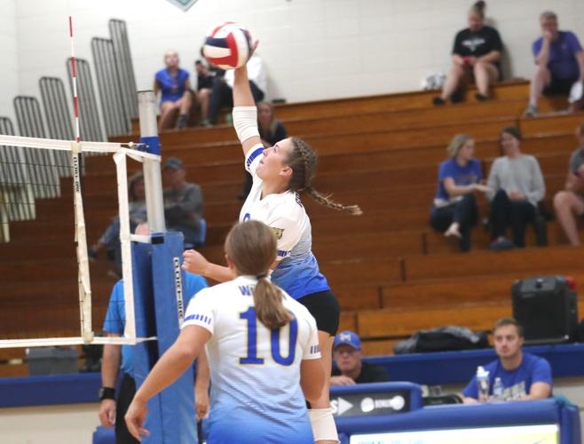 Volleyball Lake Mills tops Columbus, improves to 41 in conference