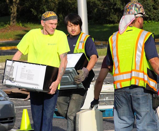 Sun Prairie hosts Electronic Recycling Event Videos & Photo Galleries