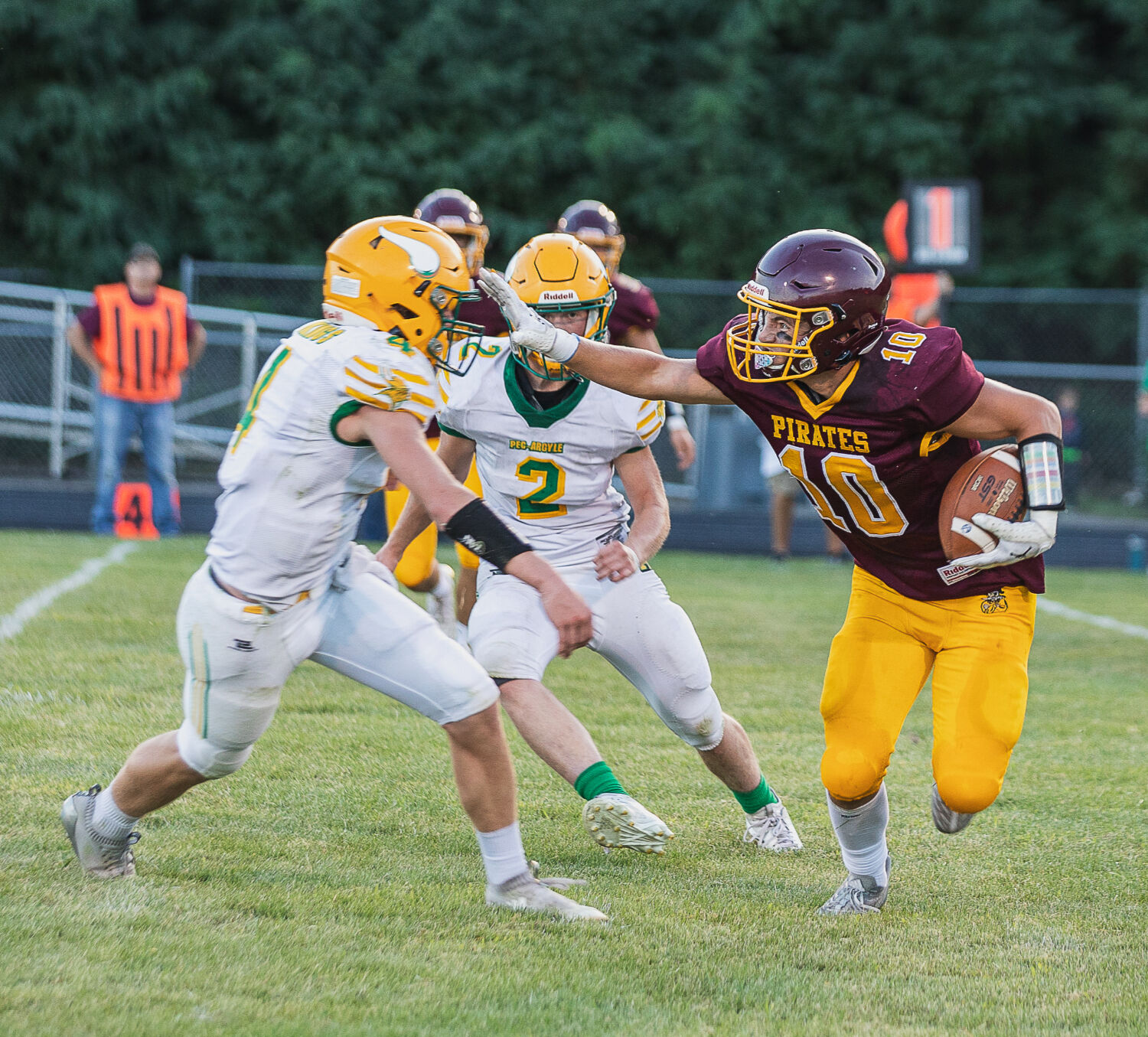 Waterloo Football Romps Over Riverdale | Waterloo / Marshall Courier ...