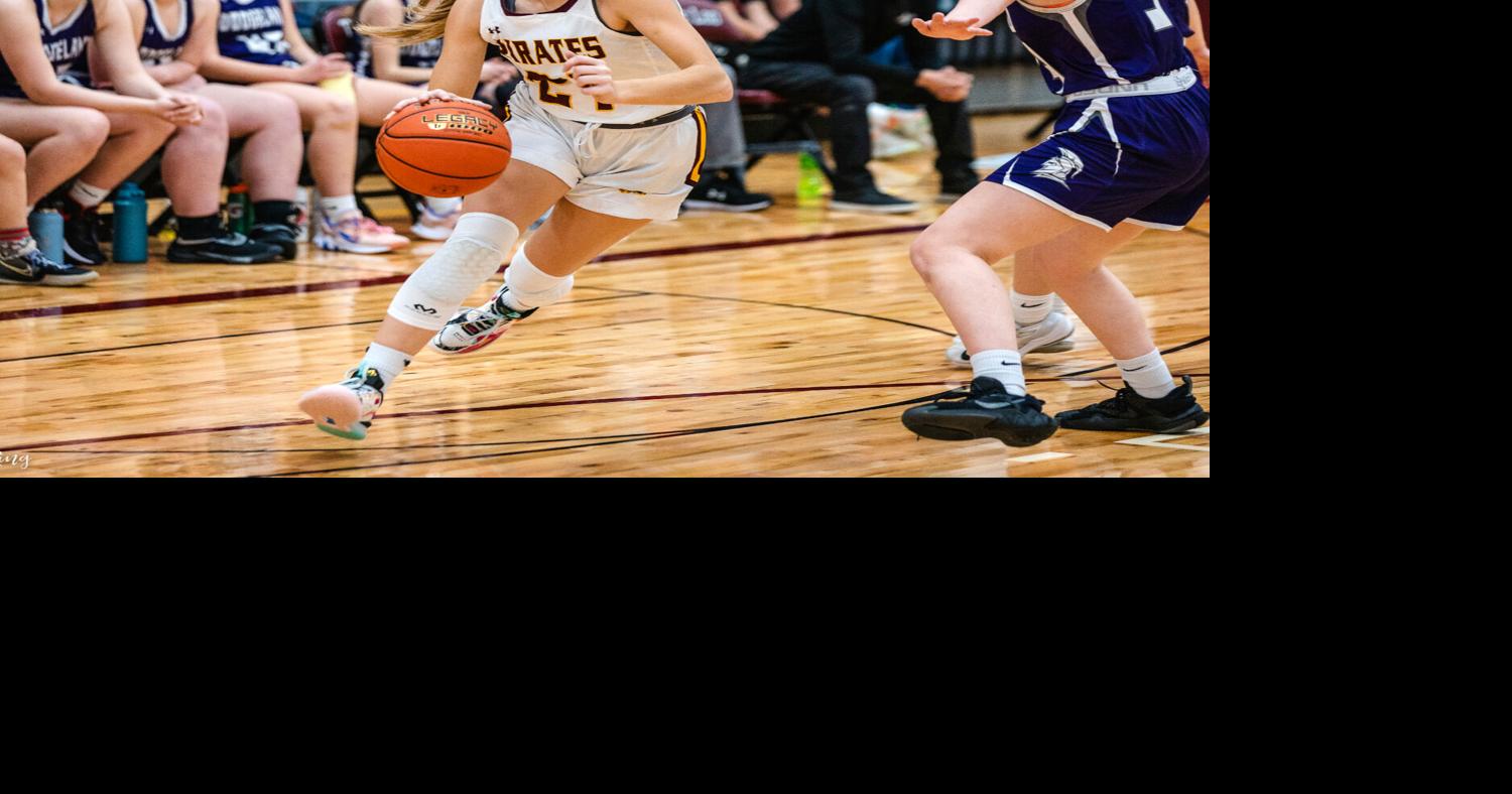 BRENNA HUEBNER Waterloo / Marshall Courier(07)