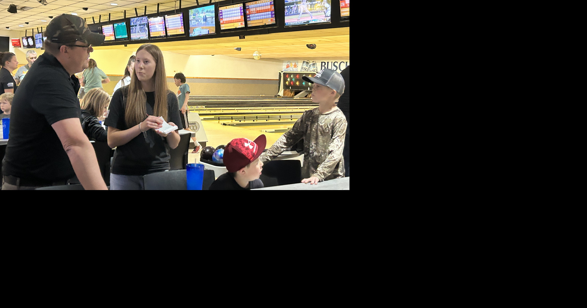 Waunakee high schooler organizes first annual Bowl with the Badge