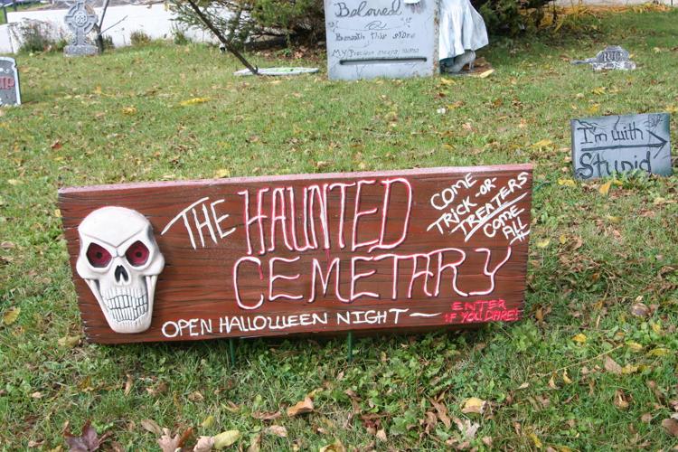 Cottage Grove couple welcomes all to the Haunted Cemetery | Monona ...