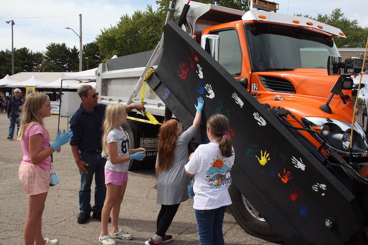 Snowplow decoration
