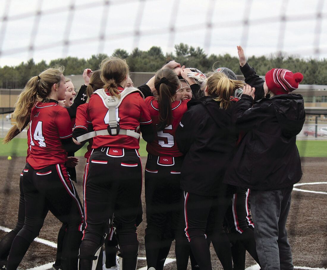 Marshall crushes Wisconsin Dells to start season | Waterloo / Marshall  Courier | hngnews.com