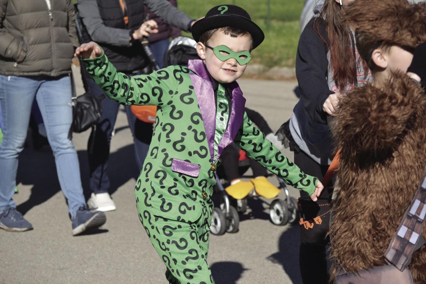 Halloween Parade and Trail 21.jpg