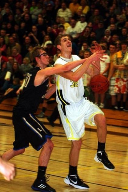 East Troy Too Tall Too Talented For L Cats Local Hngnews Com