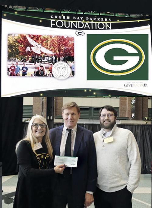 Packers back Hoo's Woods