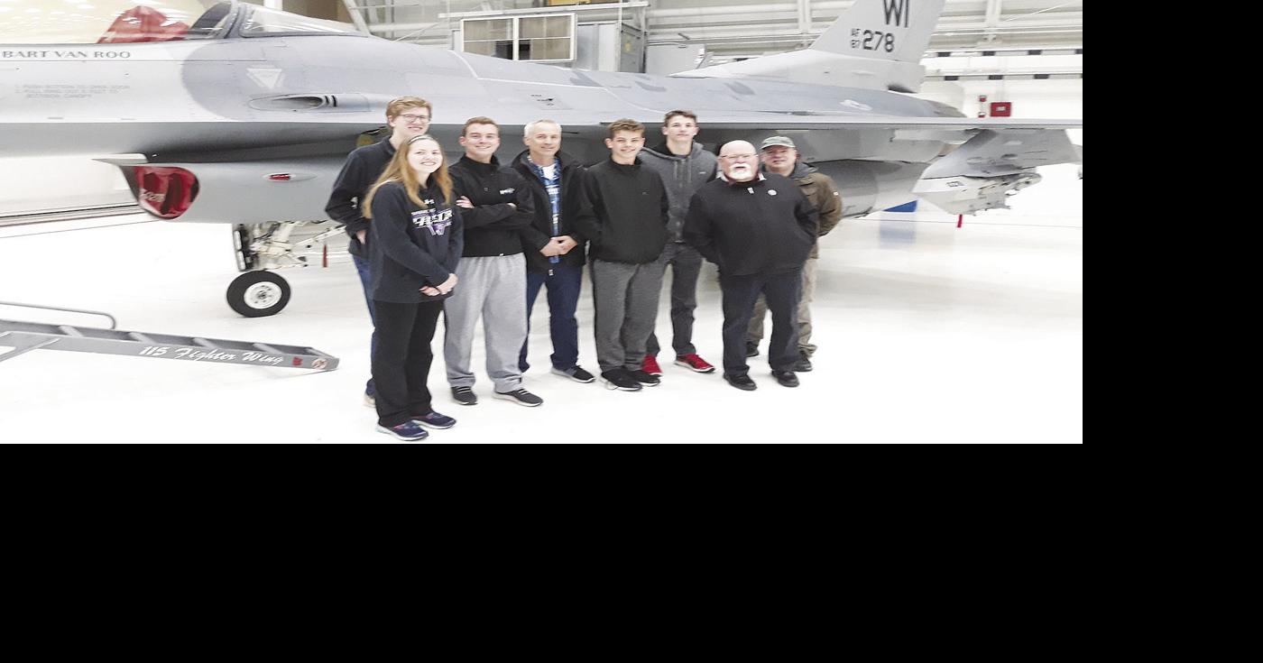 Aviation Club explores job opportunities for future pilots Waunakee
