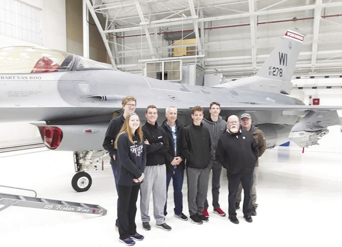 Aviation Club explores job opportunities for future pilots Waunakee