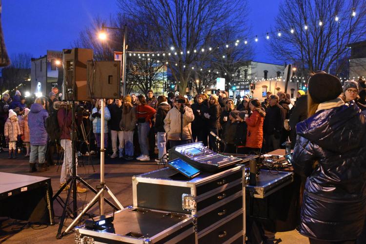 Residents rejoice at Jimmy the Groundhog's prognostication ceremony