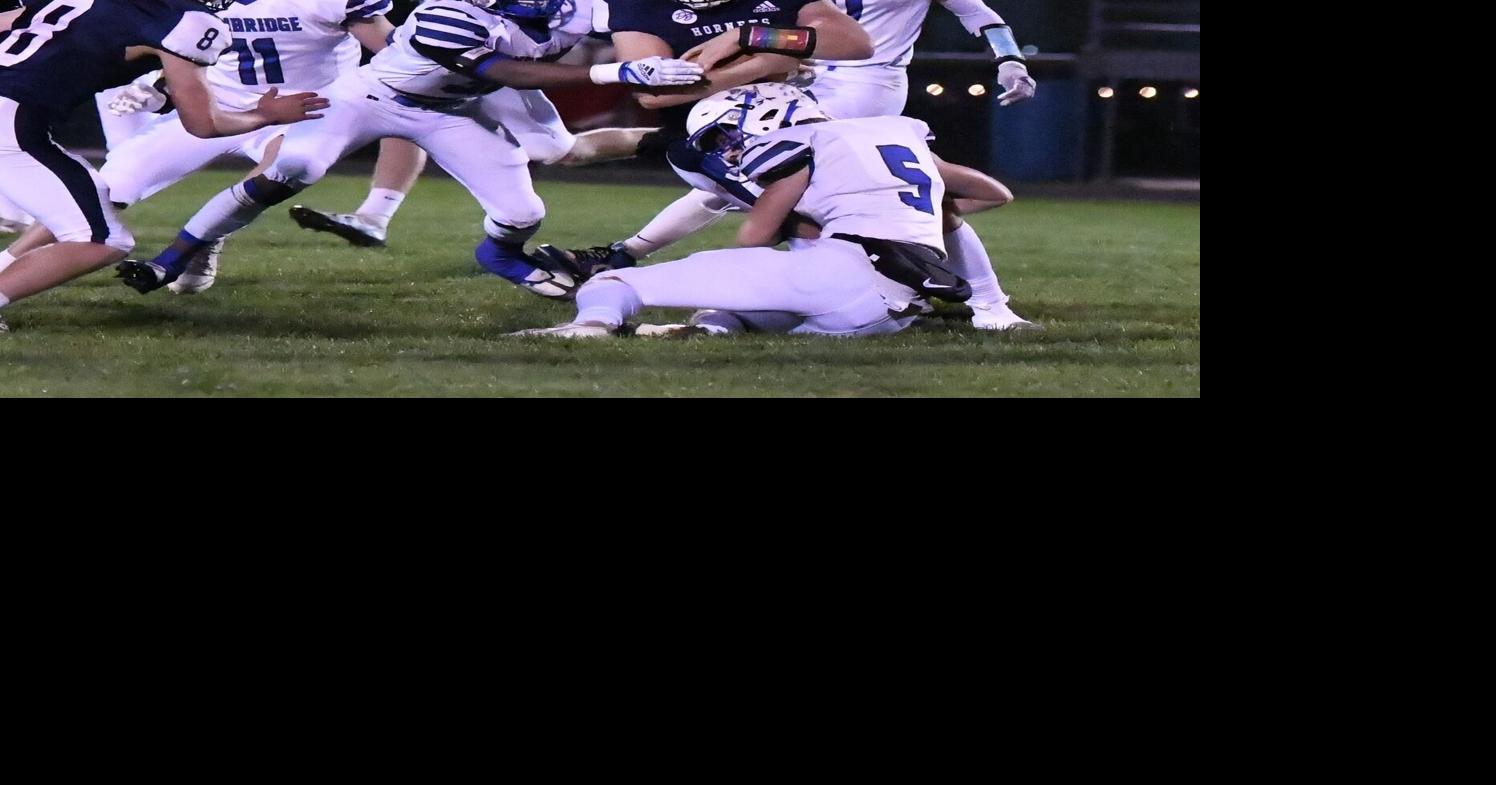 Cambridge football qualifies for the playoffs with a victory over