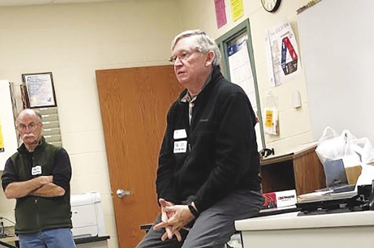 Aviation Club explores job opportunities for future pilots Waunakee