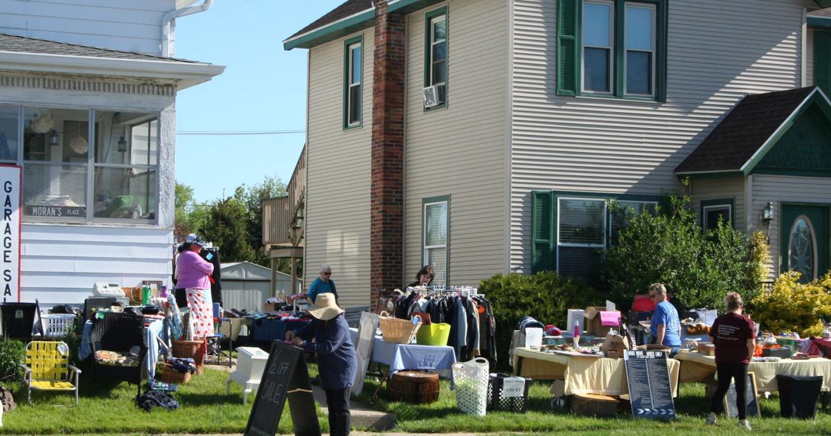 Garage sale days bring shoppers to Waunakee | Local | hngnews.com