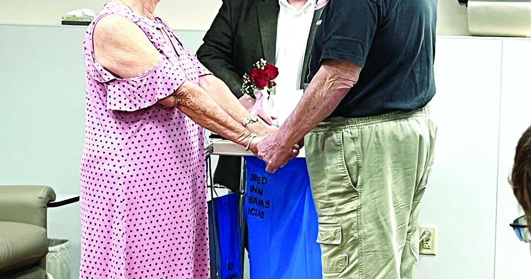 Hospital team creates a final vow renewal for local couple