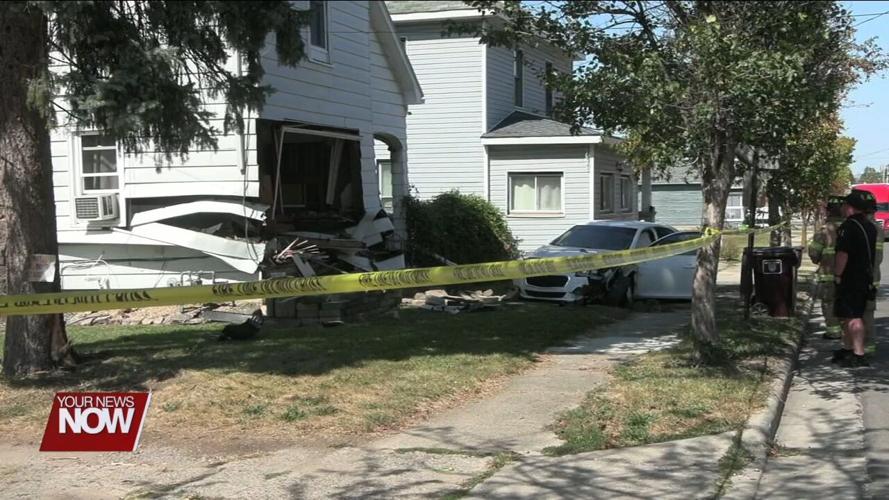 Driver loses control of vehicle and crashes into Lima home