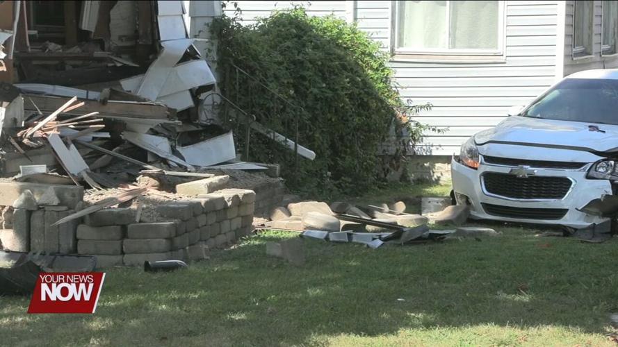 Driver loses control of vehicle and crashes into Lima home